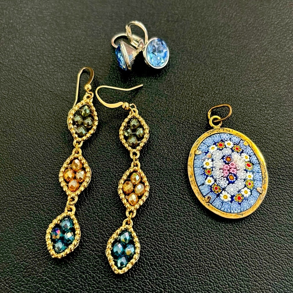 Costume jewelry bundle. Earrings 2 pair and necklace flower pendant
